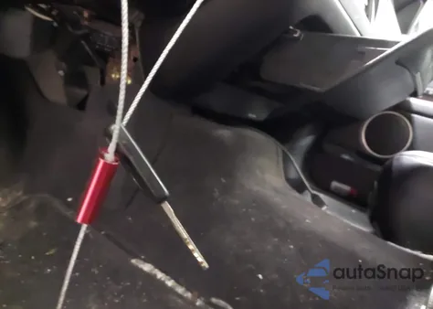 2005 Lincoln Town Car Signature Limited из США, поврежденный, VIN 1LNHM82W55Y606549